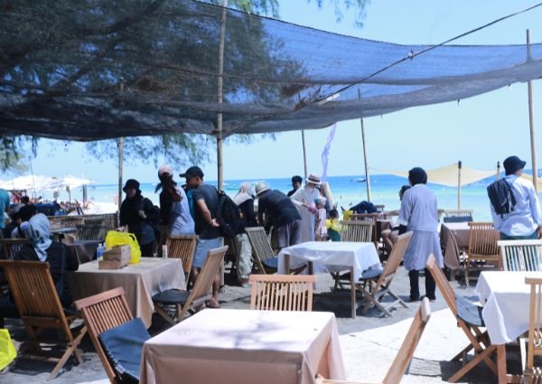 makan siang di gili trawangan